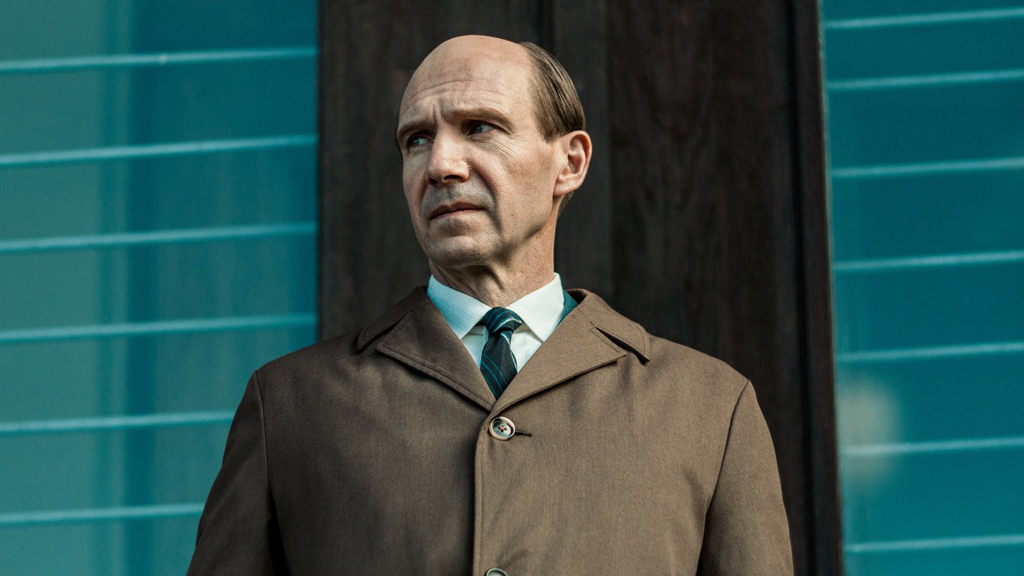 Regisseur und Darsteller in Personalunion: Ralph Fiennes spielt in "Nurejew – The White Crow" Nurejews Lehrer. (Filmszene)