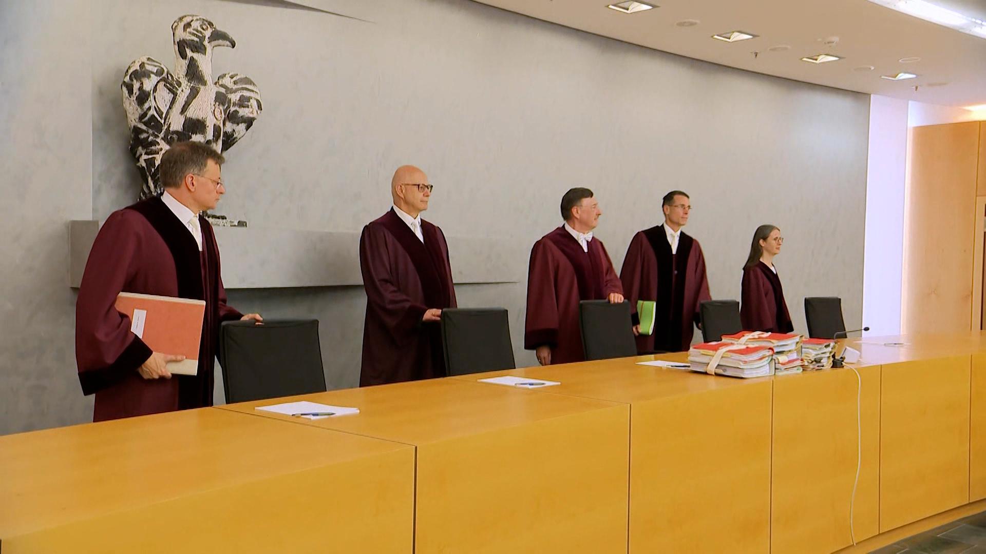 Seit vielen Jahren streiten Sparkassen und Volksbanken mit Kunden um die Zinsen beim Prämiensparen. Heute hat der Bundesgerichtshof nun ein Machtwort gesprochen.