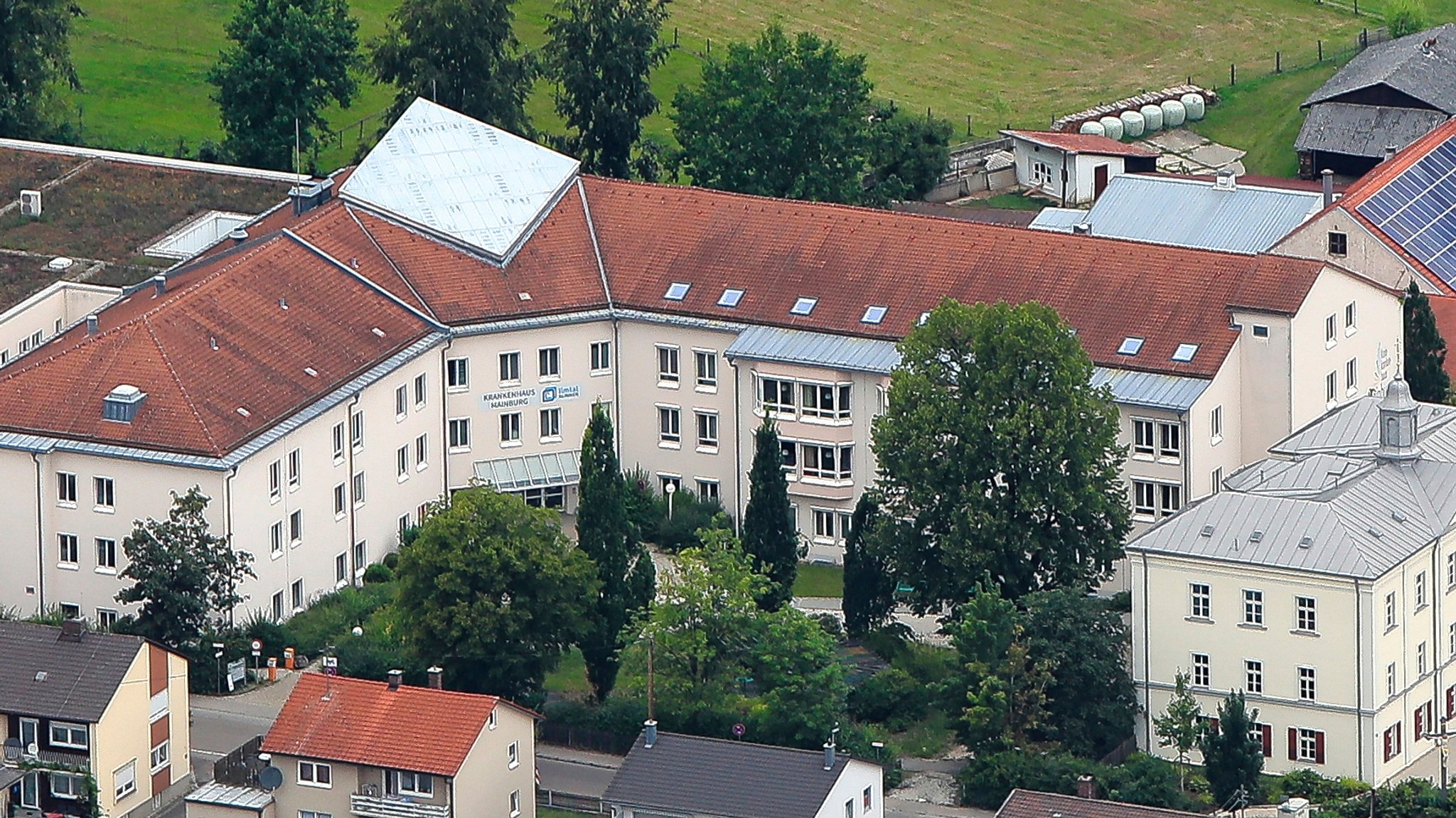 Luftaufnahme vom Ilmtalklinik-Krankenhaus in Mainburg.