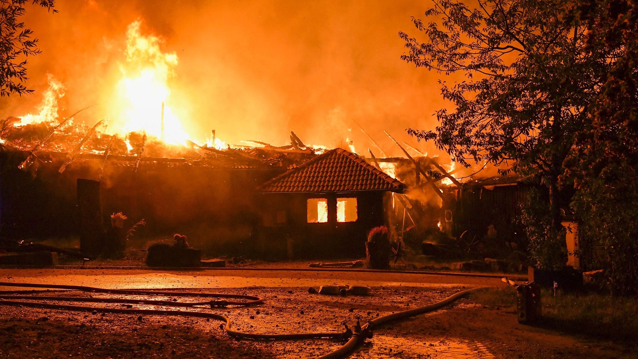 Feuer zerstört Traditionswirtschaft auf der Ries in Passau