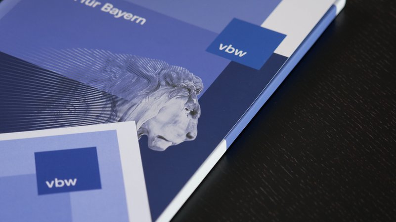 Zweimal im Jahr ermittelt die Vereinigung der bayerischen Wirtschaft, wie es um die Konjunktur-Aussichten im Freistaat bestellt ist. | Bild: Bayerischer Rundfunk 2024 Zweimal im Jahr ermittelt die Vereinigung der bayerischen Wirtschaft, wie es um die Konjunktur-Aussichten im Freistaat bestellt ist.