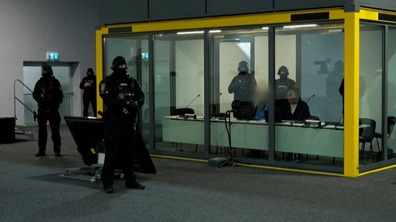 Vor dem Landgericht hat der Prozess gegen den mutmaßlichen Täter Taleb A. begonnen. | Bild: Bayerischer Rundfunk 2025 Vor dem Landgericht hat der Prozess gegen den mutmaßlichen Täter Taleb A. begonnen.