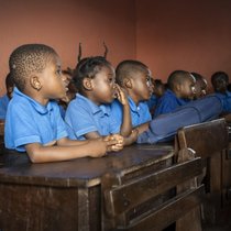 Wie bitte lernen Kinder so viele Sprachen?!? | Bild: @ : picture alliance/Hans Lucas/Jean-Francois Fort
