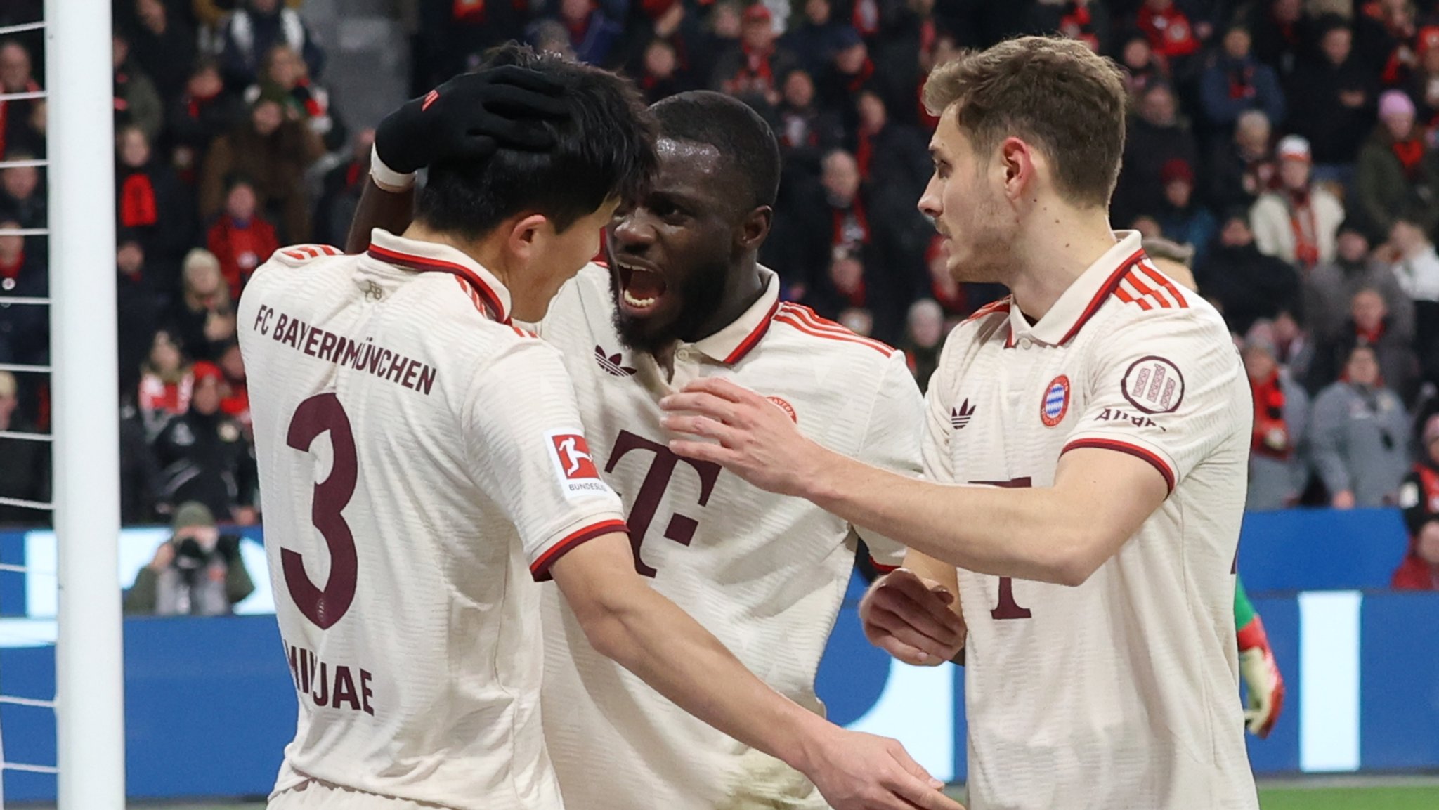 Minjae Kim, Dayot Upamecano und Josip Stanisic (von links)