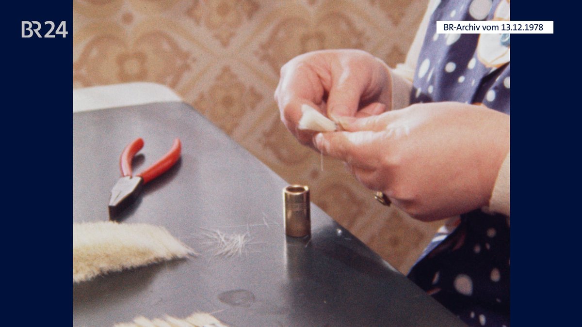 Heimarbeiterin mit Pinselhaaren