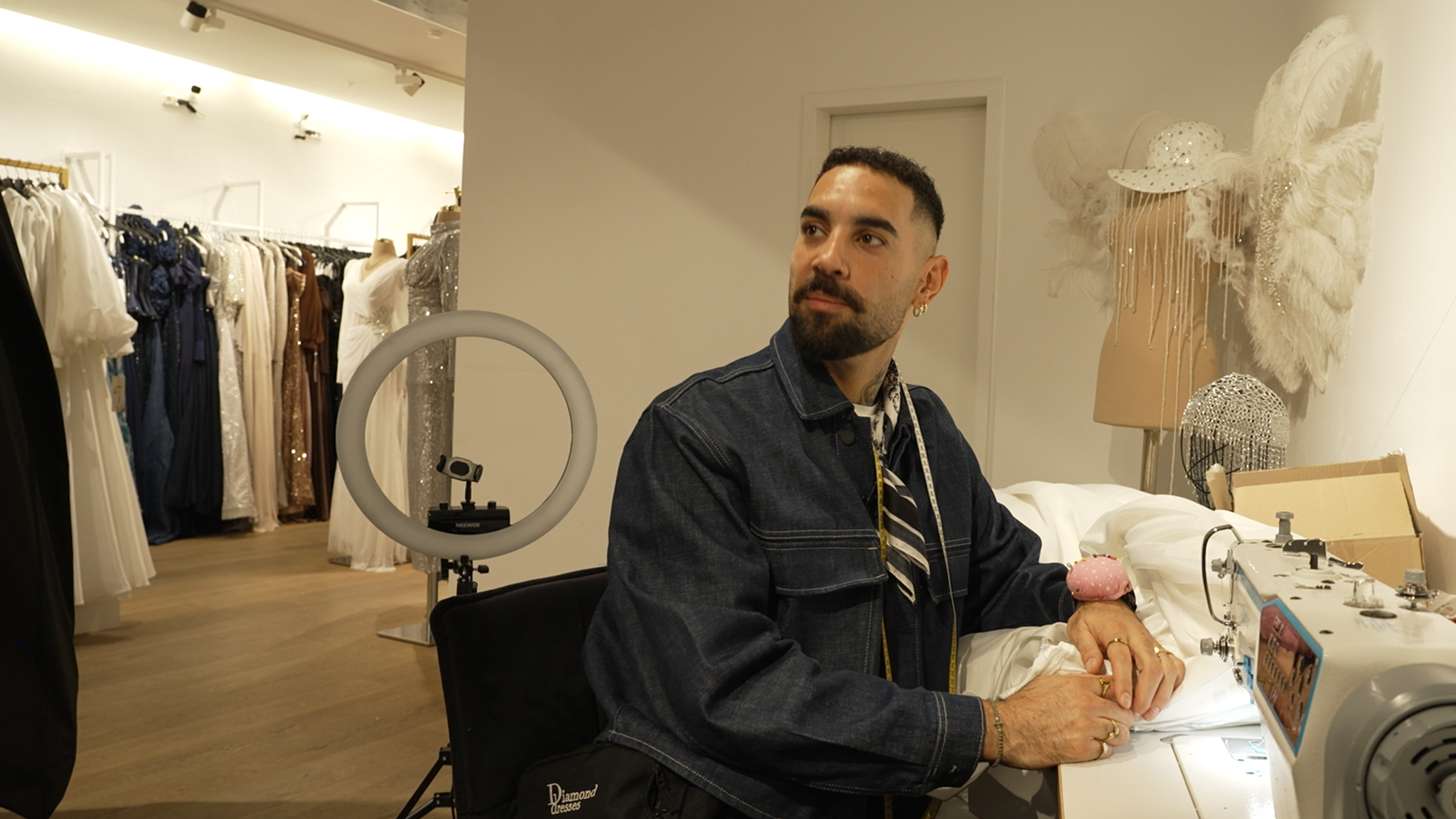 Nach Schlägerattacke: Mit Designkleidern neu gestartet