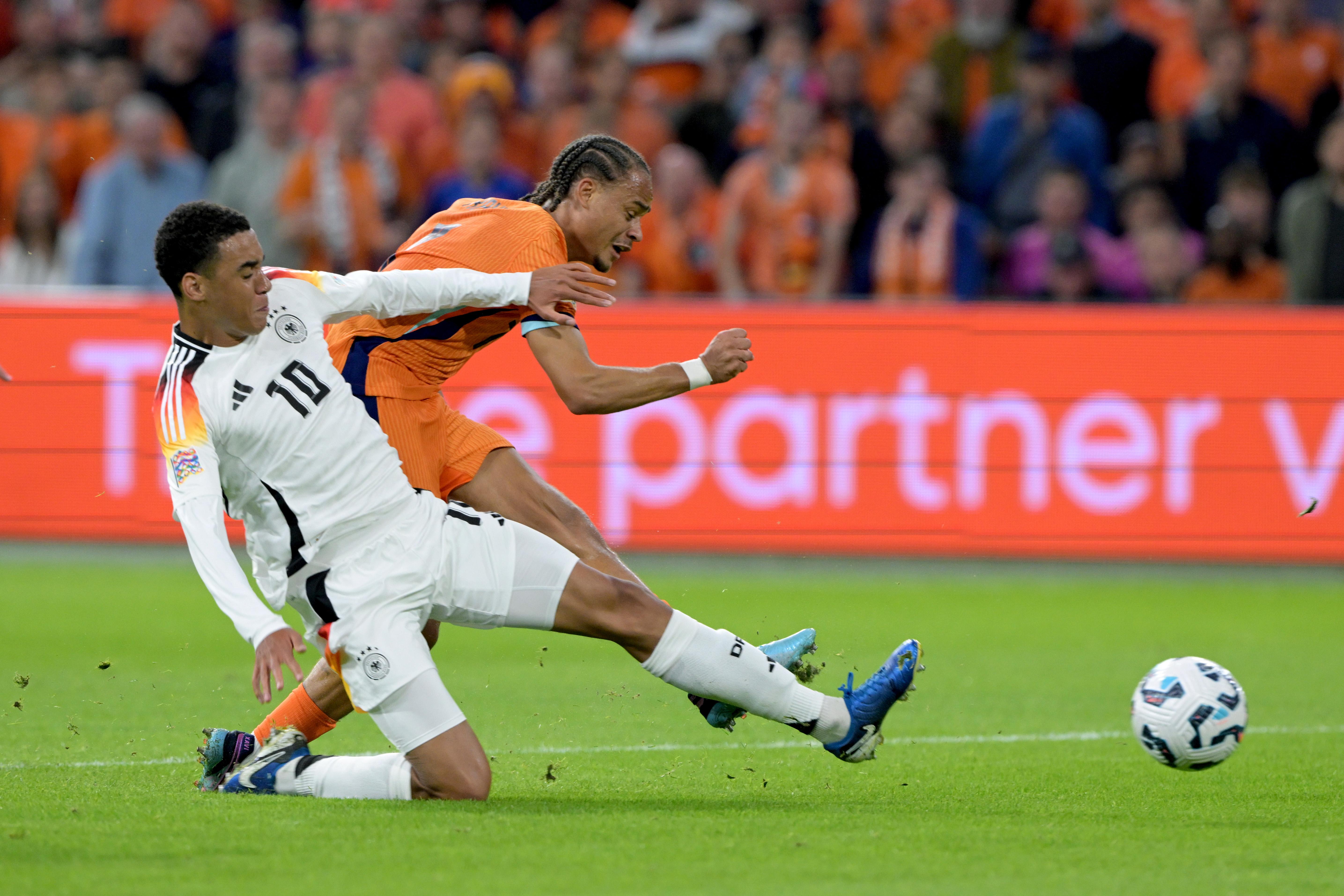 Spielszene Niederlande - Deutschland