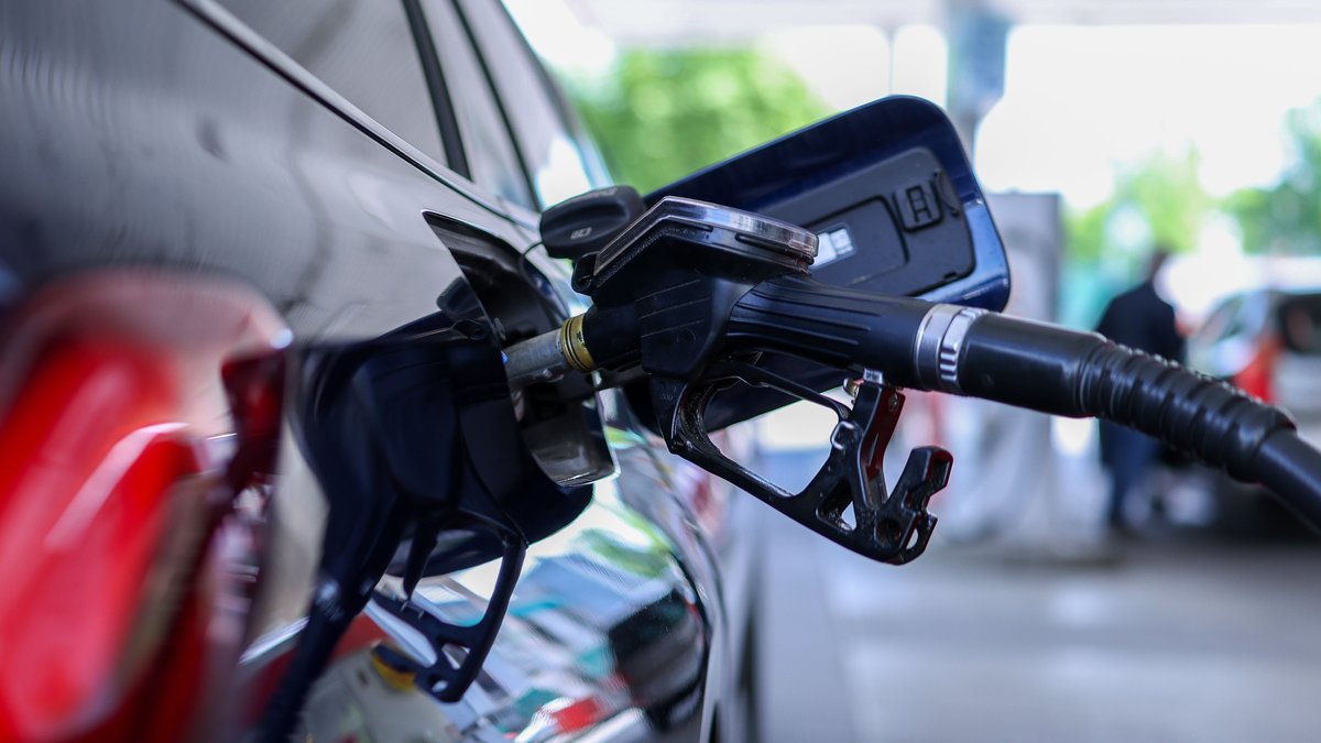 Urlaubspanne: Eltern vergessen Sohn an Tankstelle in Bayern