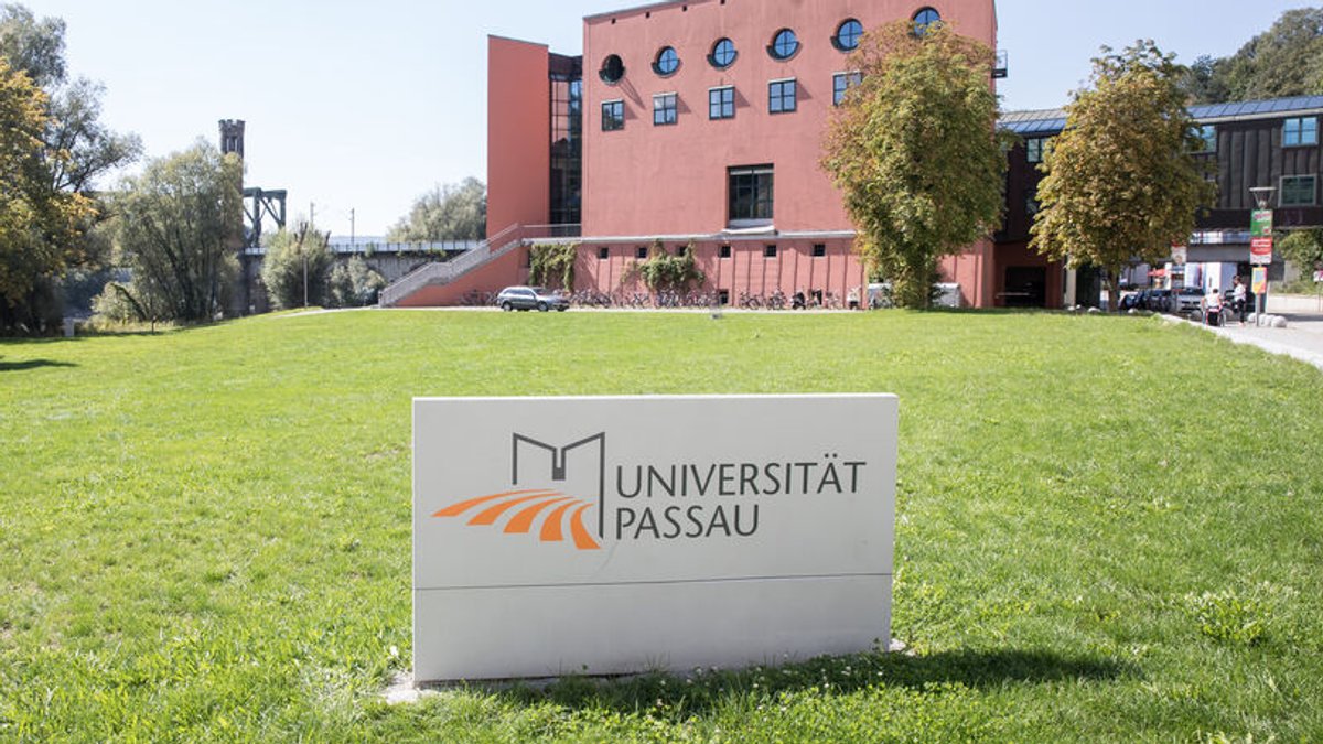 Universität Passau.