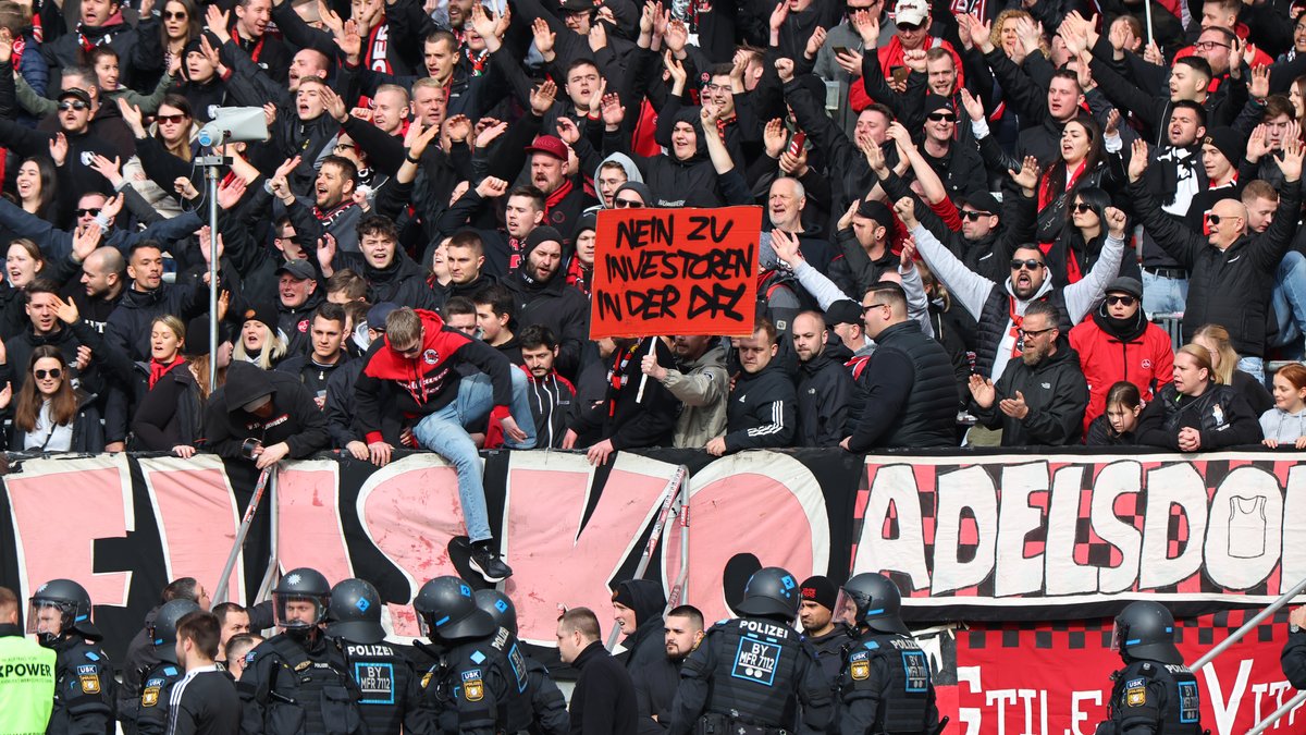 Fanunruhen beim Spiel zwischen dem 1. FC Nürnberg und dem 1. FC Kaiserslautern