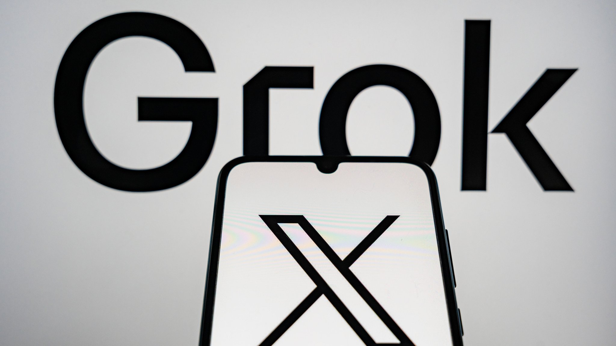 Warum hat Grok auf einmal verrückt gespielt? | Bild: picture alliance / Hans Lucas | Jean-Marc Barrère Warum hat Grok auf einmal verrückt gespielt?