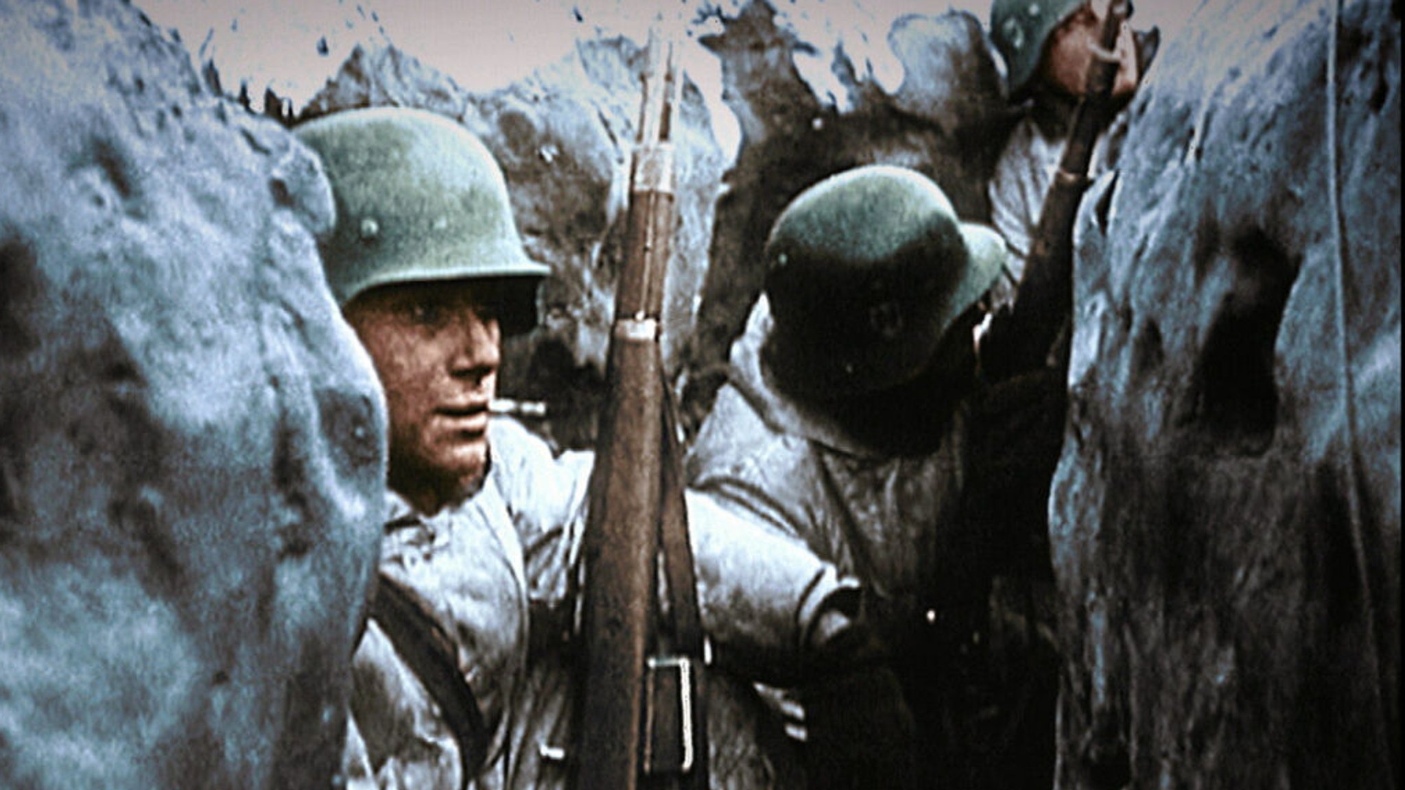 Wehrmachts-Soldaten im Schützengraben 1941.