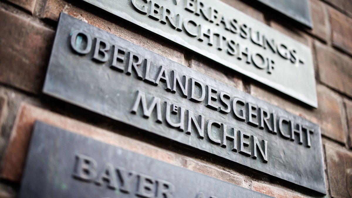 Schild zum Münchner Oberlandesgericht