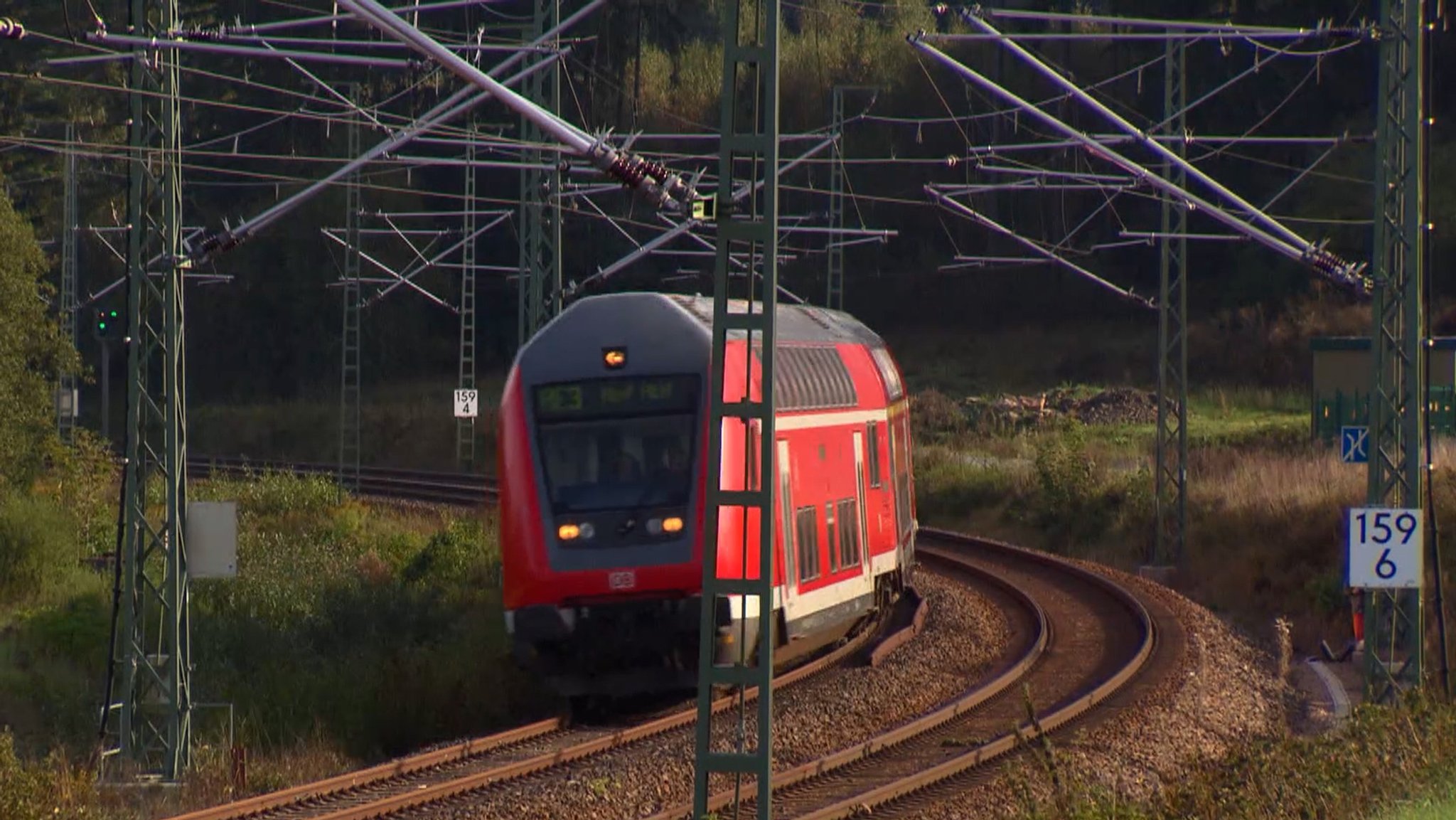 Elektrifizierung Bahn Hof - Regensburg: Erstes Stück geht voran