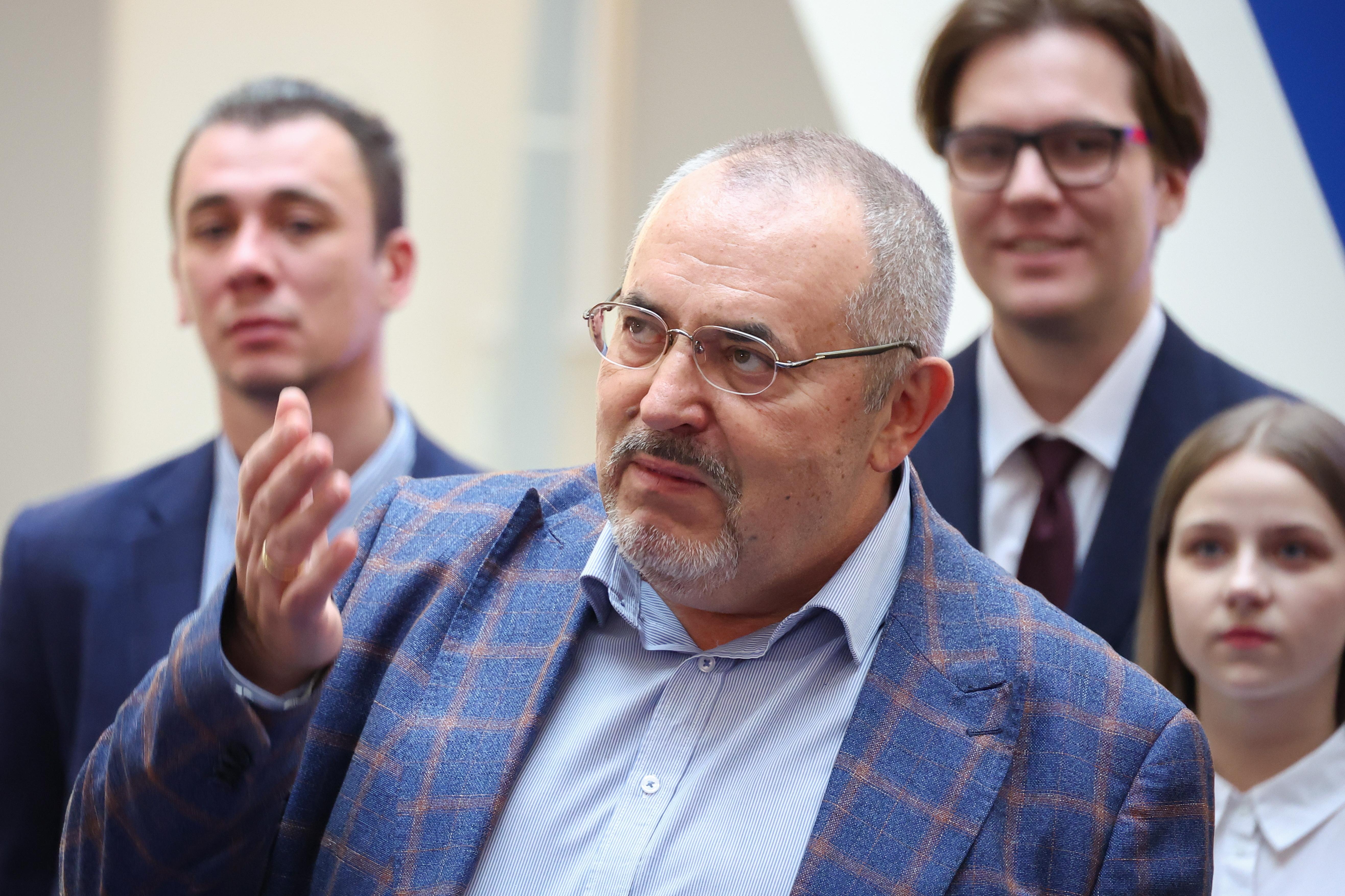 Der Politiker reicht am 31. Januar Unterschriften von Unterstützern ein