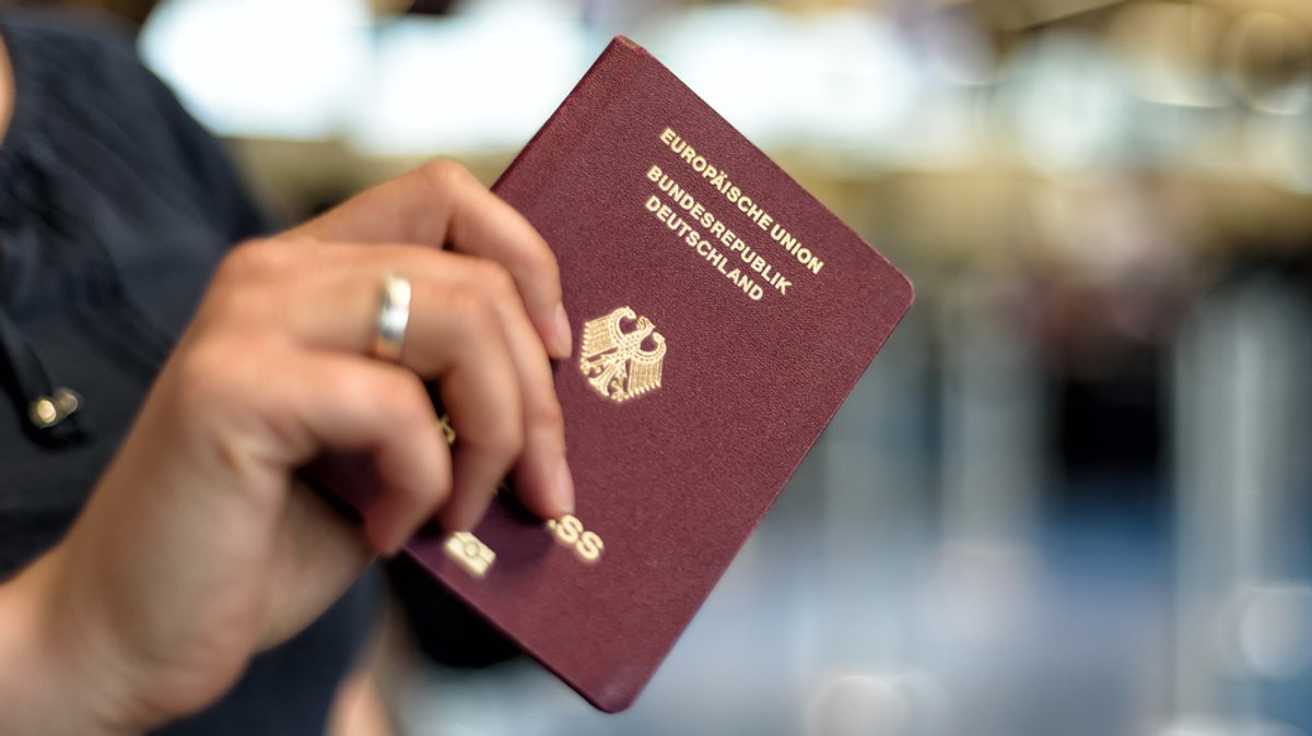 Reisepass weg im Ausland: Was können Urlauber tun? 