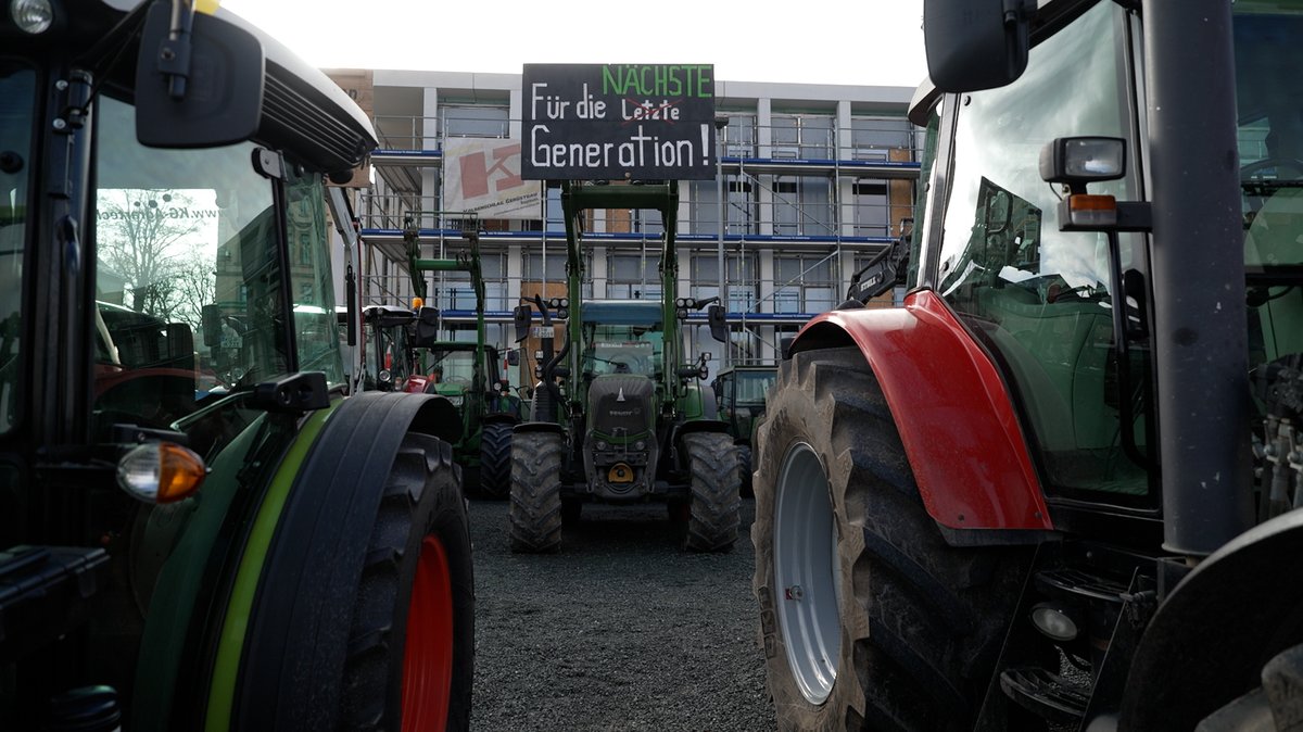 "Es reicht": Landwirte und Spediteure protestieren in Bayern