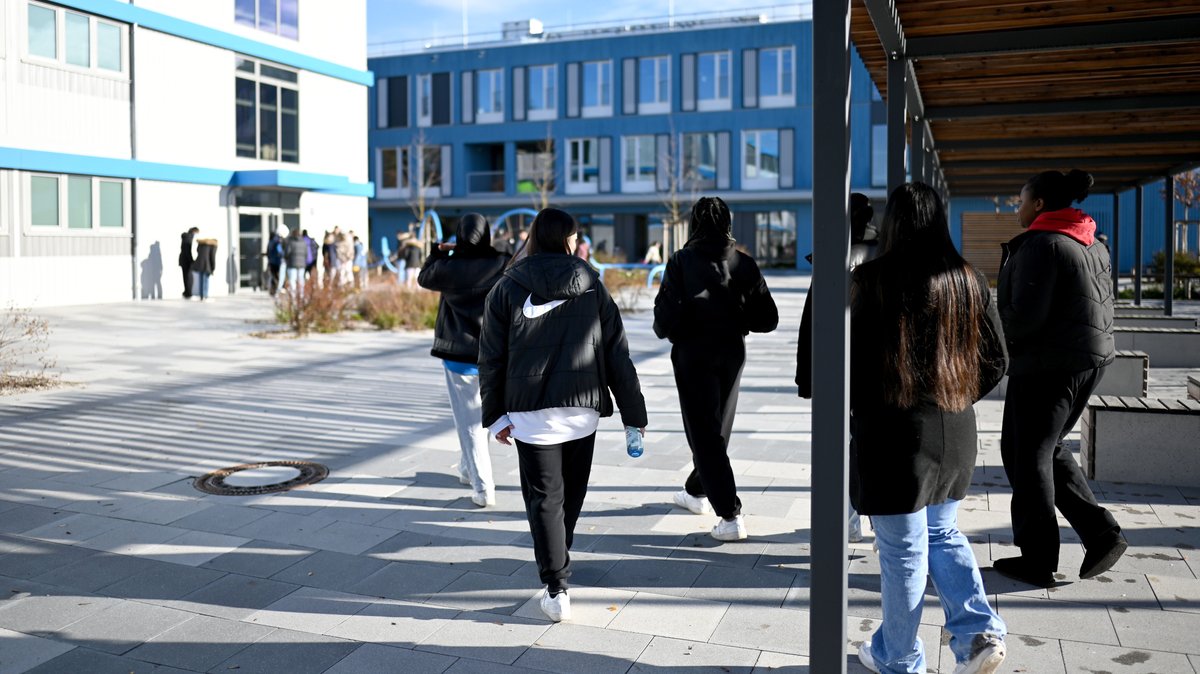 "Irritierendes Signal": Handwerker kritisieren Hymnenpflicht