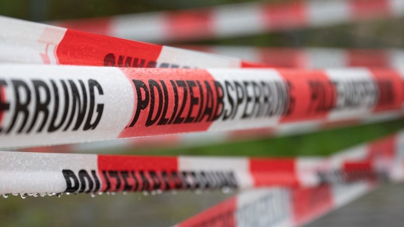 Absperrband der Polizei (Symbolbild) | Bild: dpa-Bildfunk/Sebastian Kahnert Absperrband der Polizei (Symbolbild)
