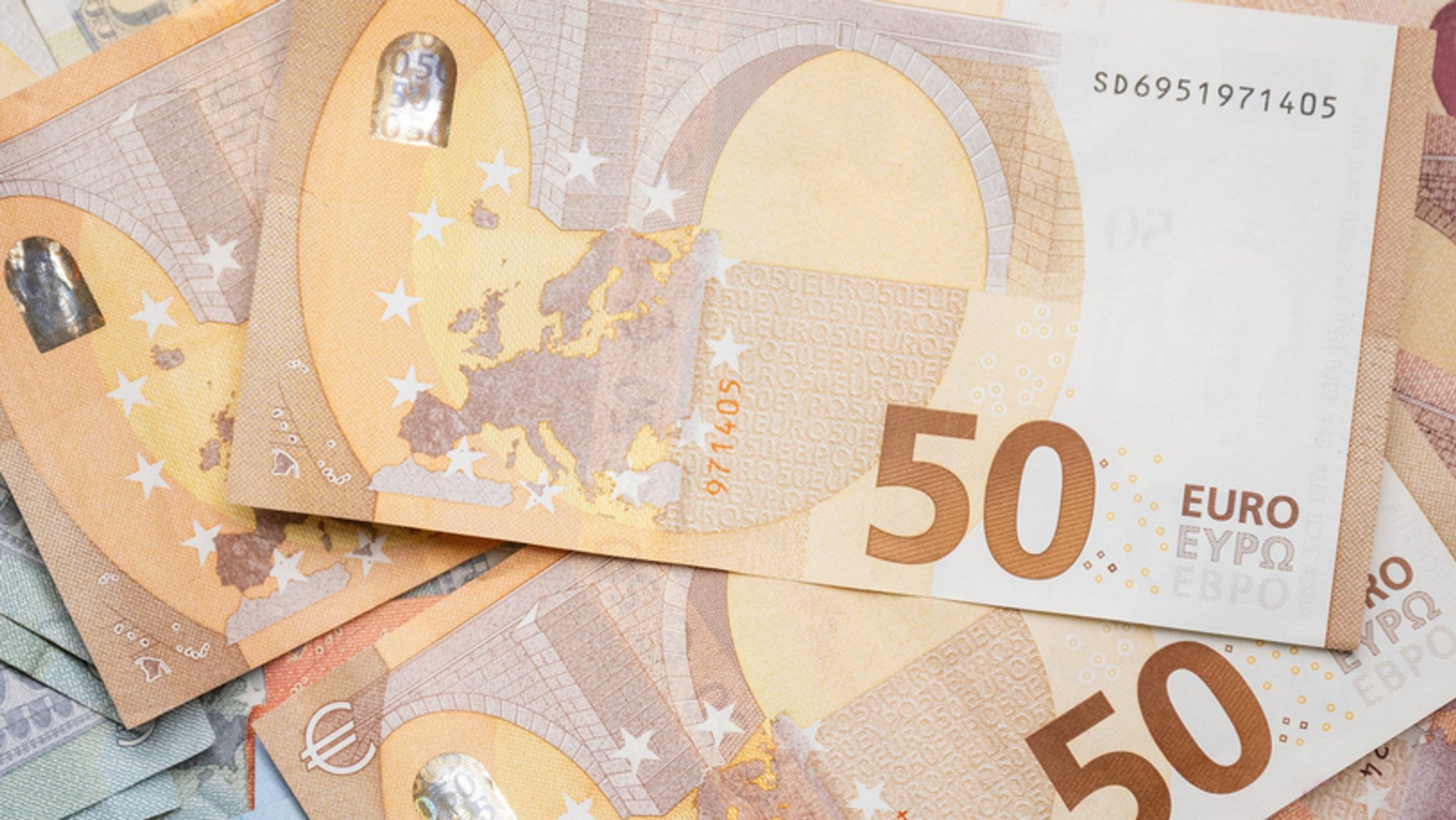 50 Euro Scheine | Bild:  dpa-Bildfunk/Hannes P Albert 50 Euro Scheine