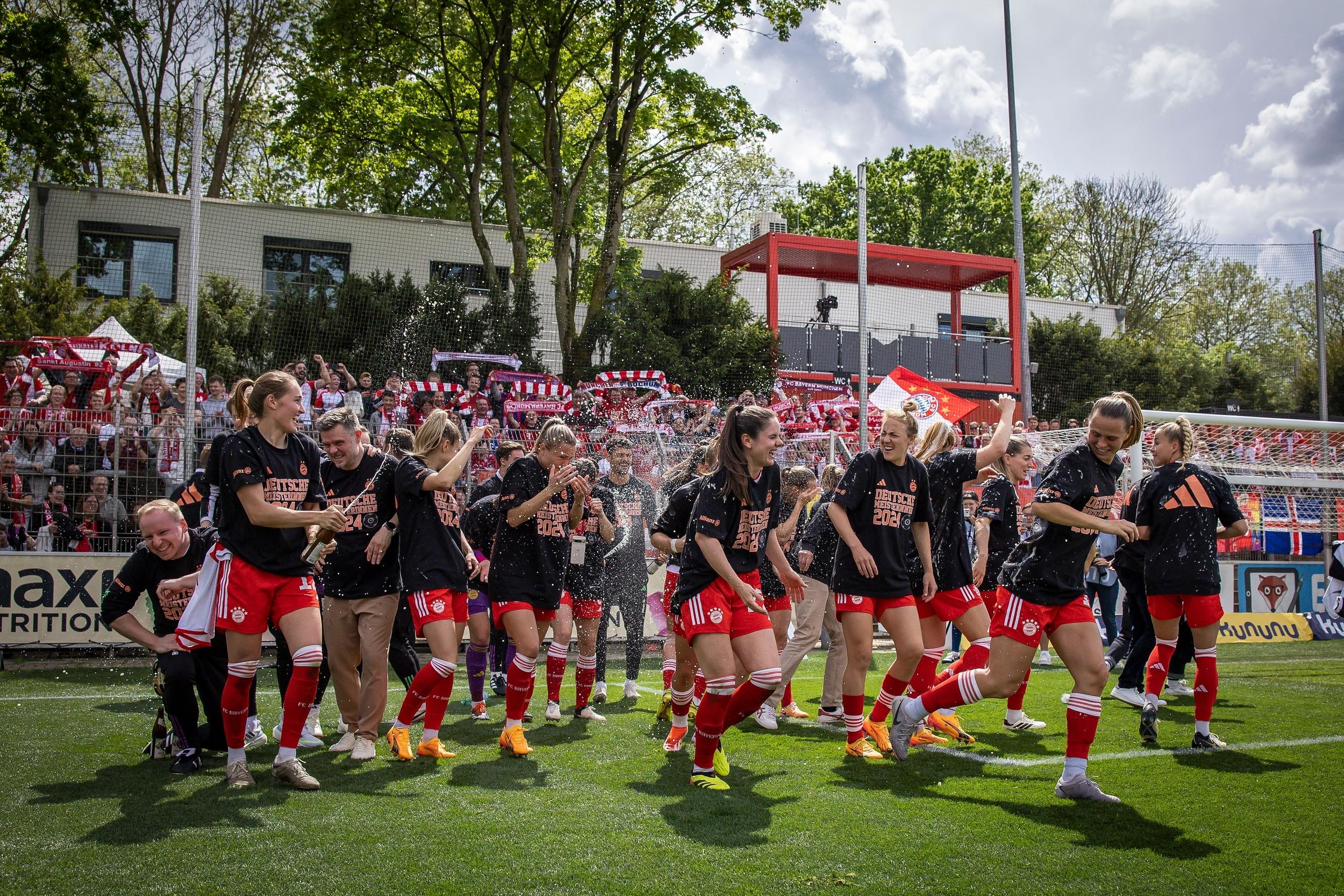 Die Bayern-Frauen feiern den deutschen Meistertitel