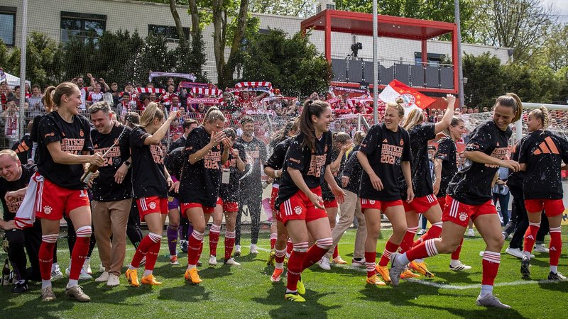 Die Bayern-Frauen feiern den deutschen Meistertitel