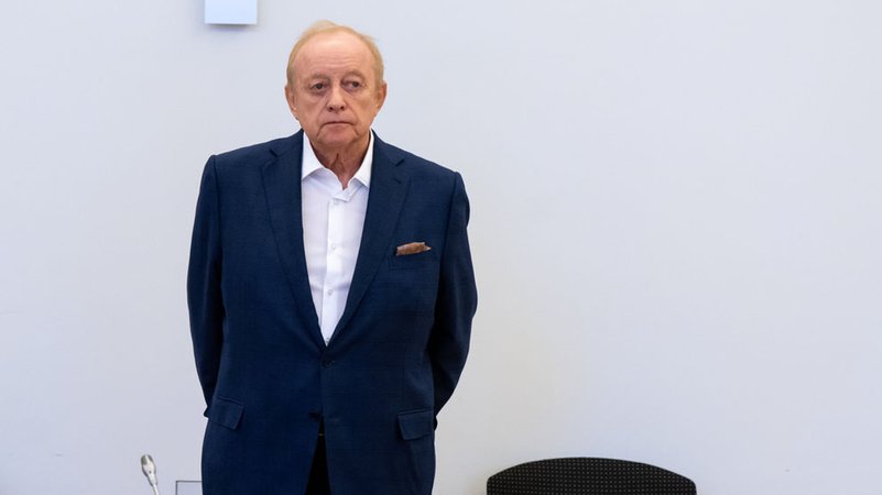 (Archivbild) Der frühere Starkoch Alfons Schuhbeck wurde wegen Insolvenzverschleppung angeklagt | Bild: dpa-Bildfunk/Sven Hoppe (Archivbild) Der frühere Starkoch Alfons Schuhbeck wurde wegen Insolvenzverschleppung angeklagt