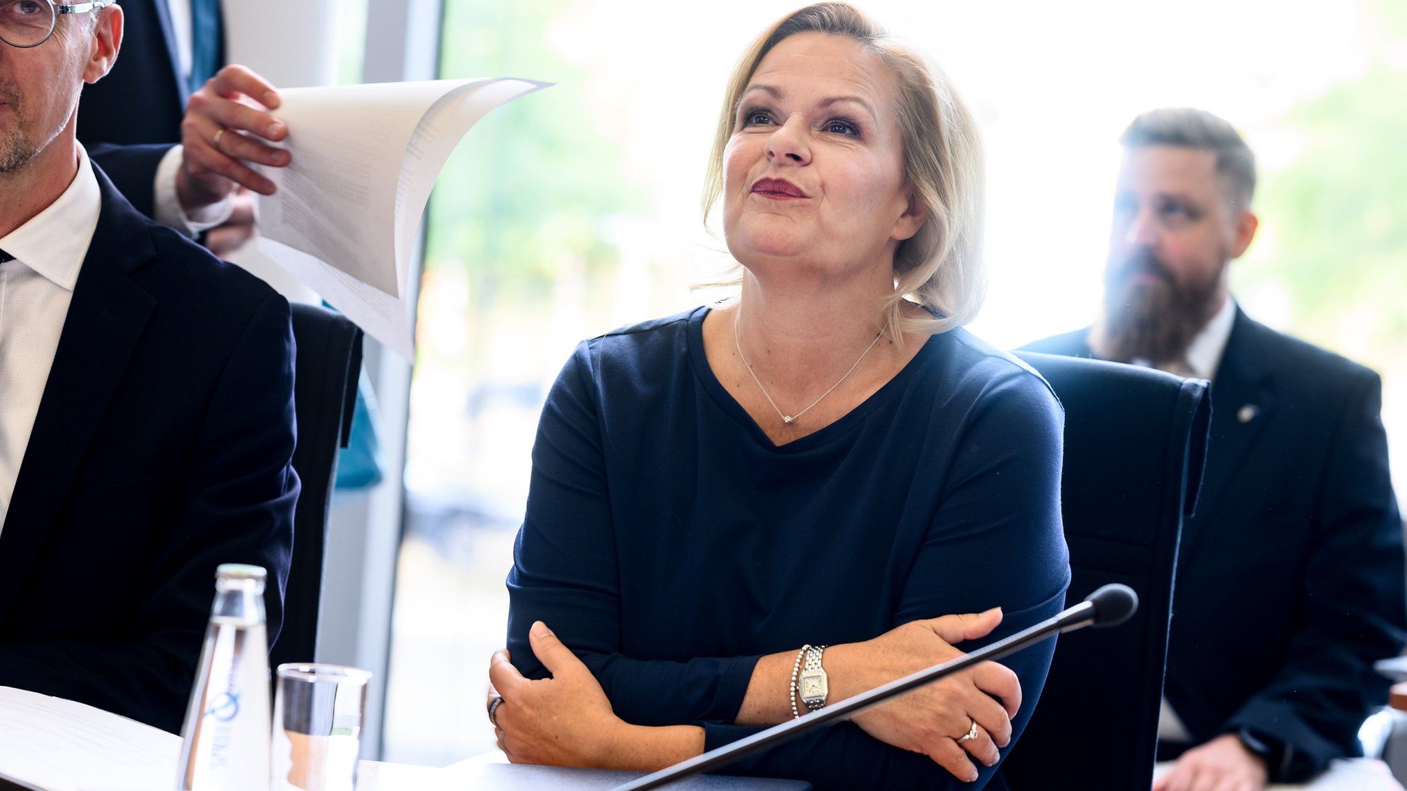 Nancy Faeser (SPD), Bundesministerin für Inneres und Heimat, sitzt zu Beginn der Sitzung des Innenausschusses im Deutschen Bundestag. 