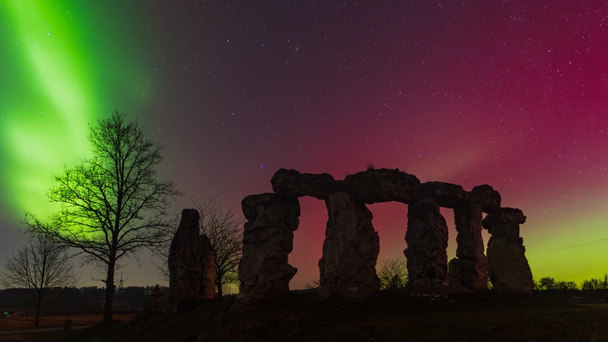 Warum die Polarlichter so kräftig über Bayern leuchteten