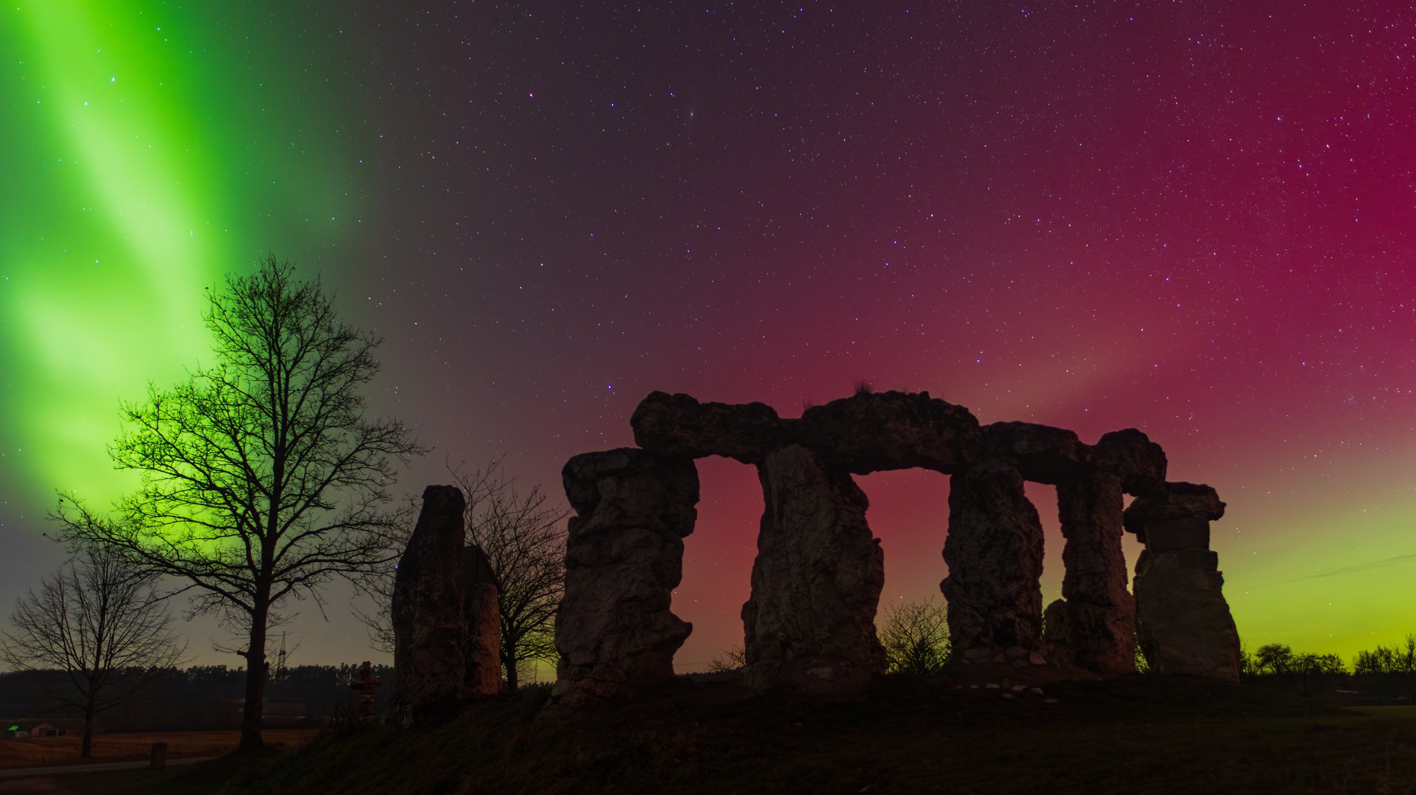 Jörg Bayer hat dieses Foto von Polarlichterlichtern über Tiefenpölz im Landkreis Bamberg dem BR zur Verfügung gestellt.