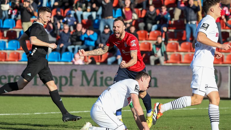 Spielszene SpVgg Unterhaching - SC Verl | Bild: picture-alliance/dpa Spielszene SpVgg Unterhaching - SC Verl