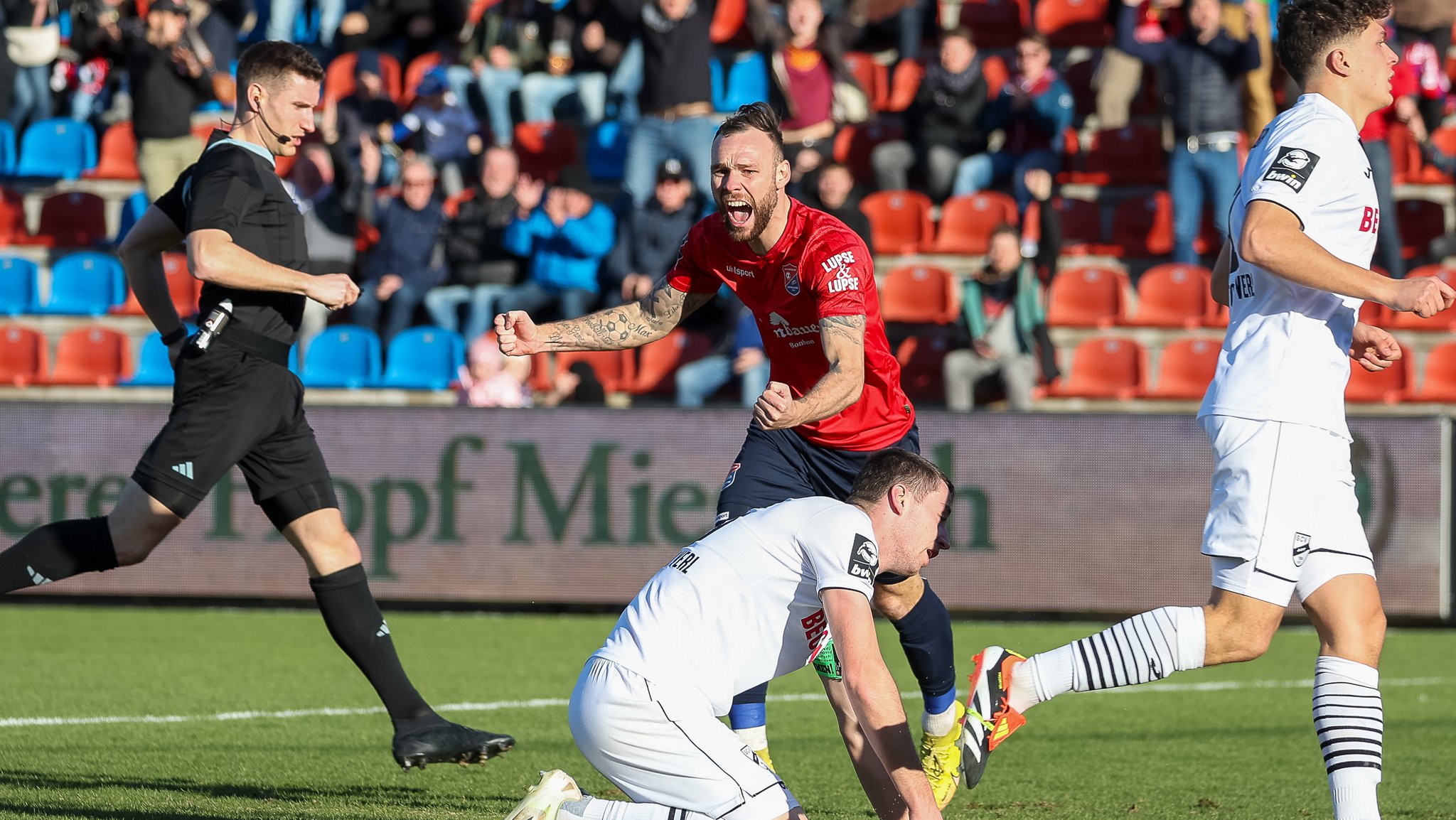 Spielszene SpVgg Unterhaching - SC Verl