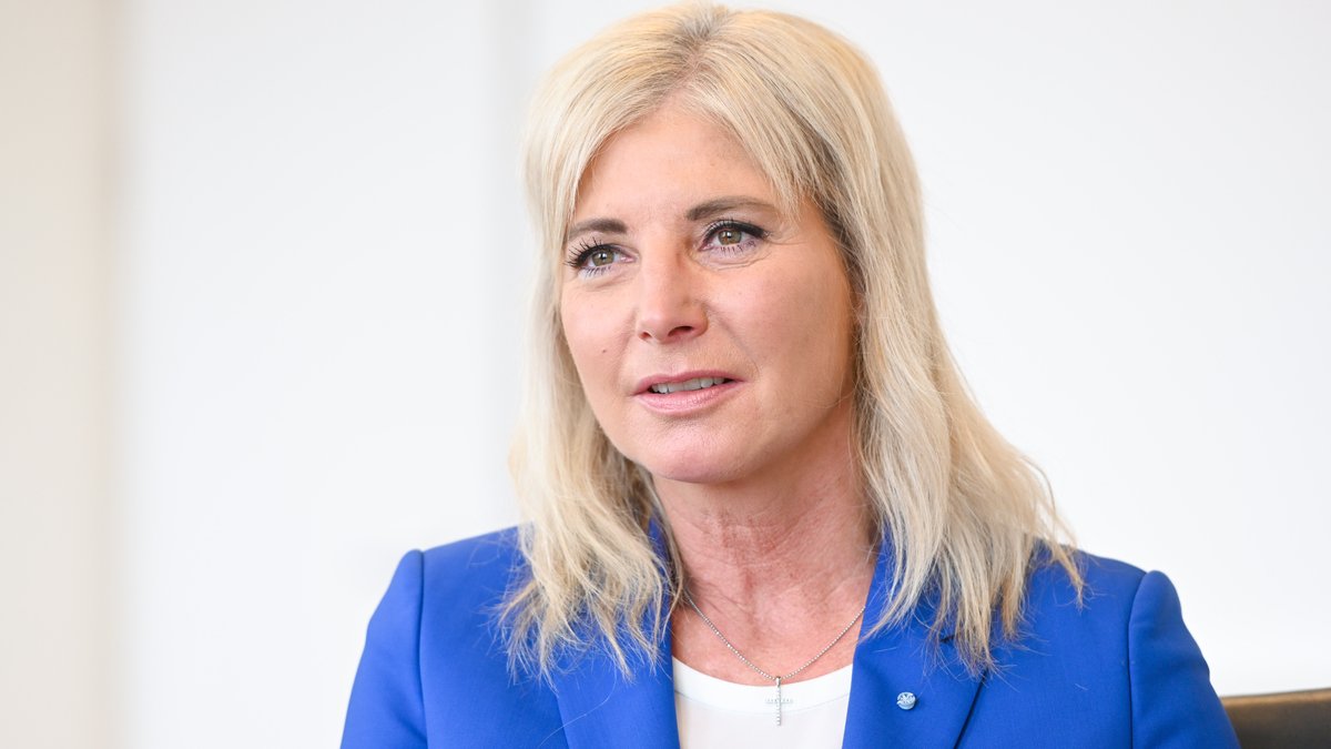 Ulrike Scharf, bayerische Staatsministerin für Arbeit, Soziales und Familie, aufgenommen Anfang April 2022.