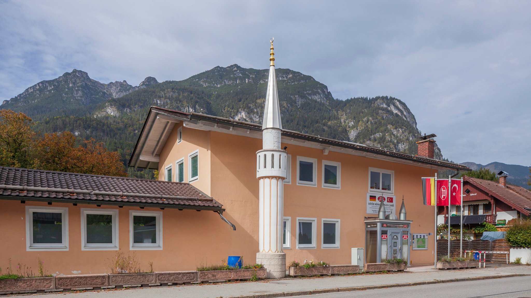 Was wird in Moscheen gepredigt? Eine Studie der Uni Erlangen gibt darüber Aufschluss. | Bild: picture alliance / imageBROKER | Torsten Krüger Was wird in Moscheen gepredigt? Eine Studie der Uni Erlangen gibt darüber Aufschluss.