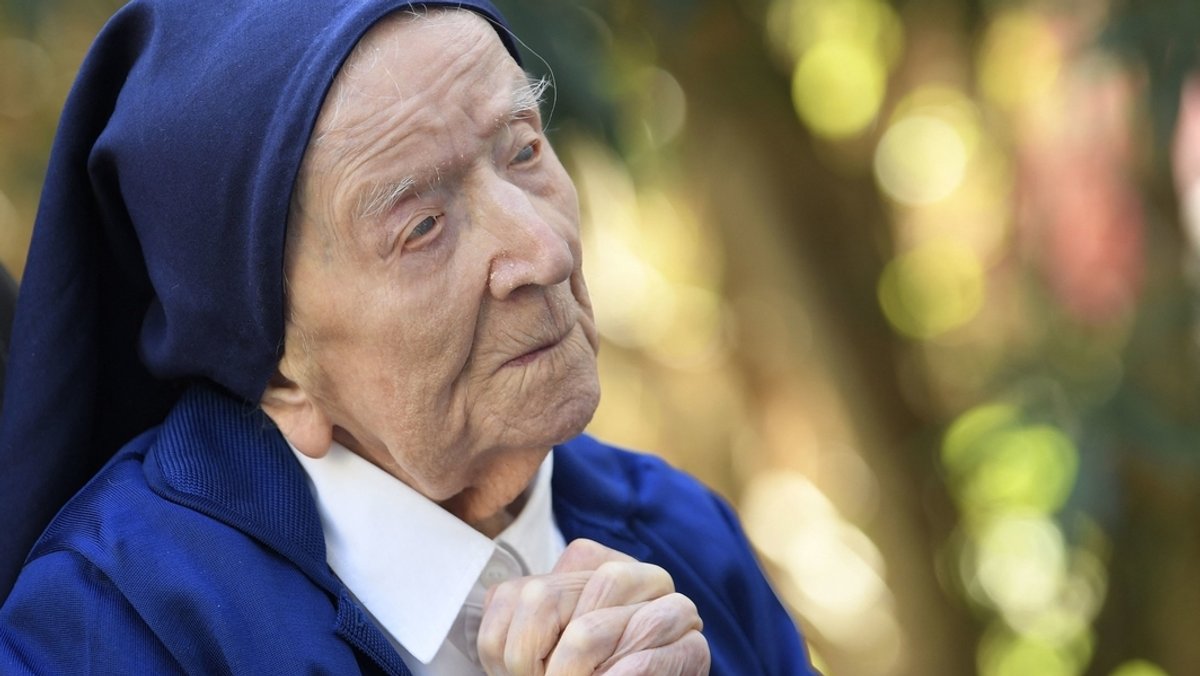 Der älteste Mensch der Welt, die französische Ordensschwester André, ist gestorben. Sie wurde 118 Jahre alt, wie der Bürgermeister ihres südfranzösischen Wohnorts Toulon, Hubert Falco, am Dienstagabend mitteilte.