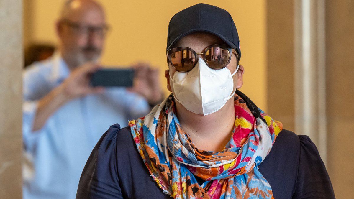 Archivfoto: Andrea Tandler kommt zur Sitzung des Masken-Untersuchungsausschusses im bayerischen Landtag zur Zeugenvernehmung