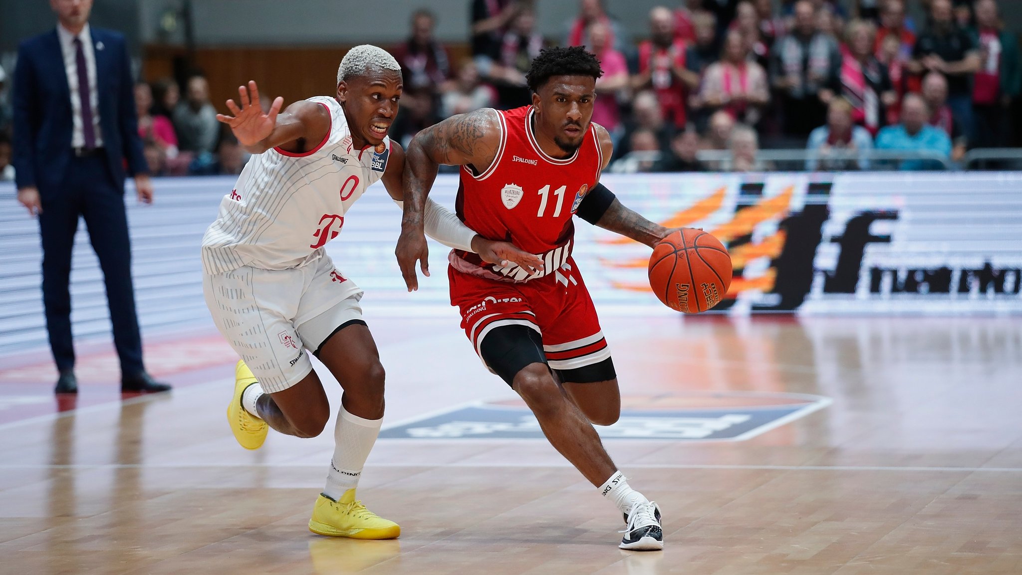 Spielszene Würzburg Baskets - Telekom Baskets Bonn