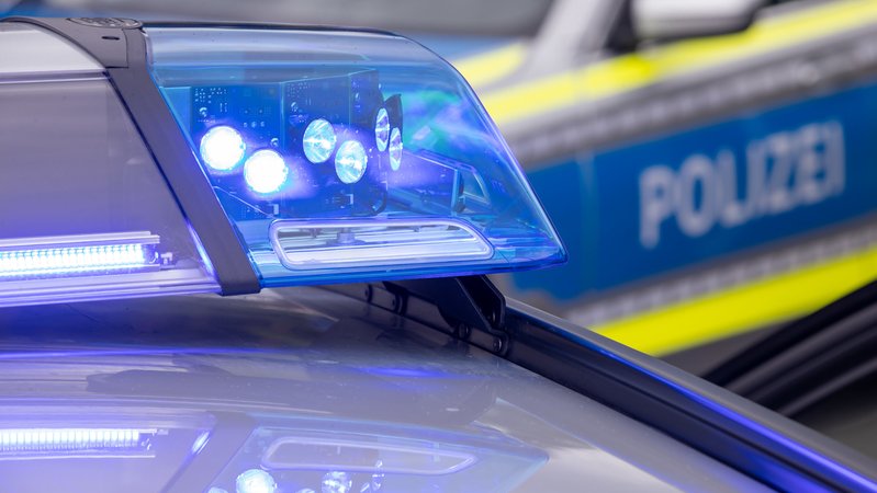 Polizeifahrzeuge | Bild: dpa-Bildfunk/Daniel Karmann Polizeifahrzeuge