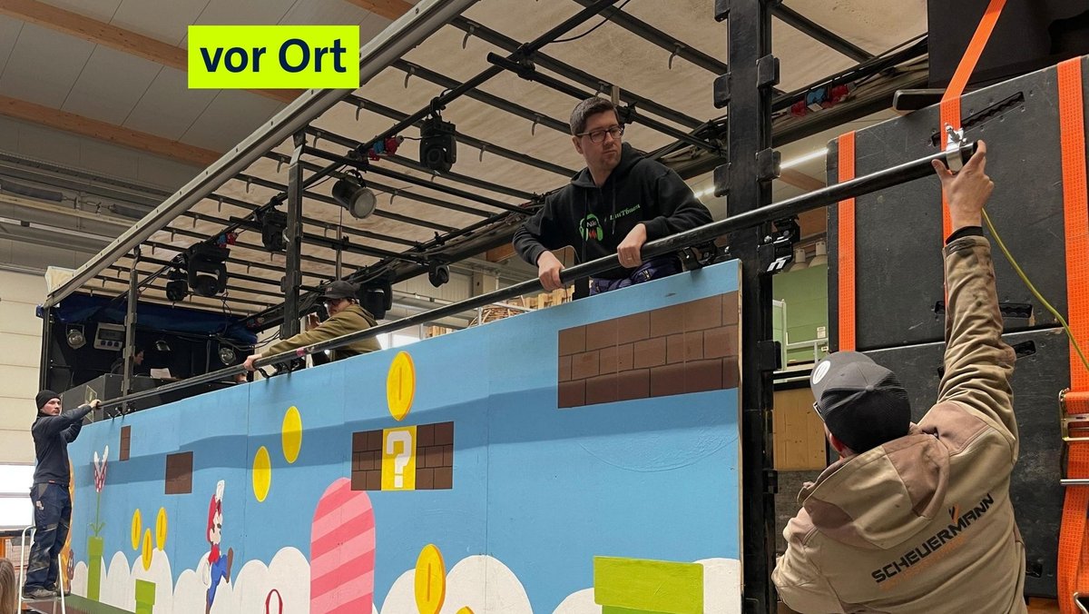 Die LauTbuam aus dem Landkreis Würzburg West bauen seit 2013 einen eigenen Faschingswagen. | Bild: BR/Mona Böhm Die LauTbuam aus dem Landkreis Würzburg West bauen seit 2013 einen eigenen Faschingswagen.