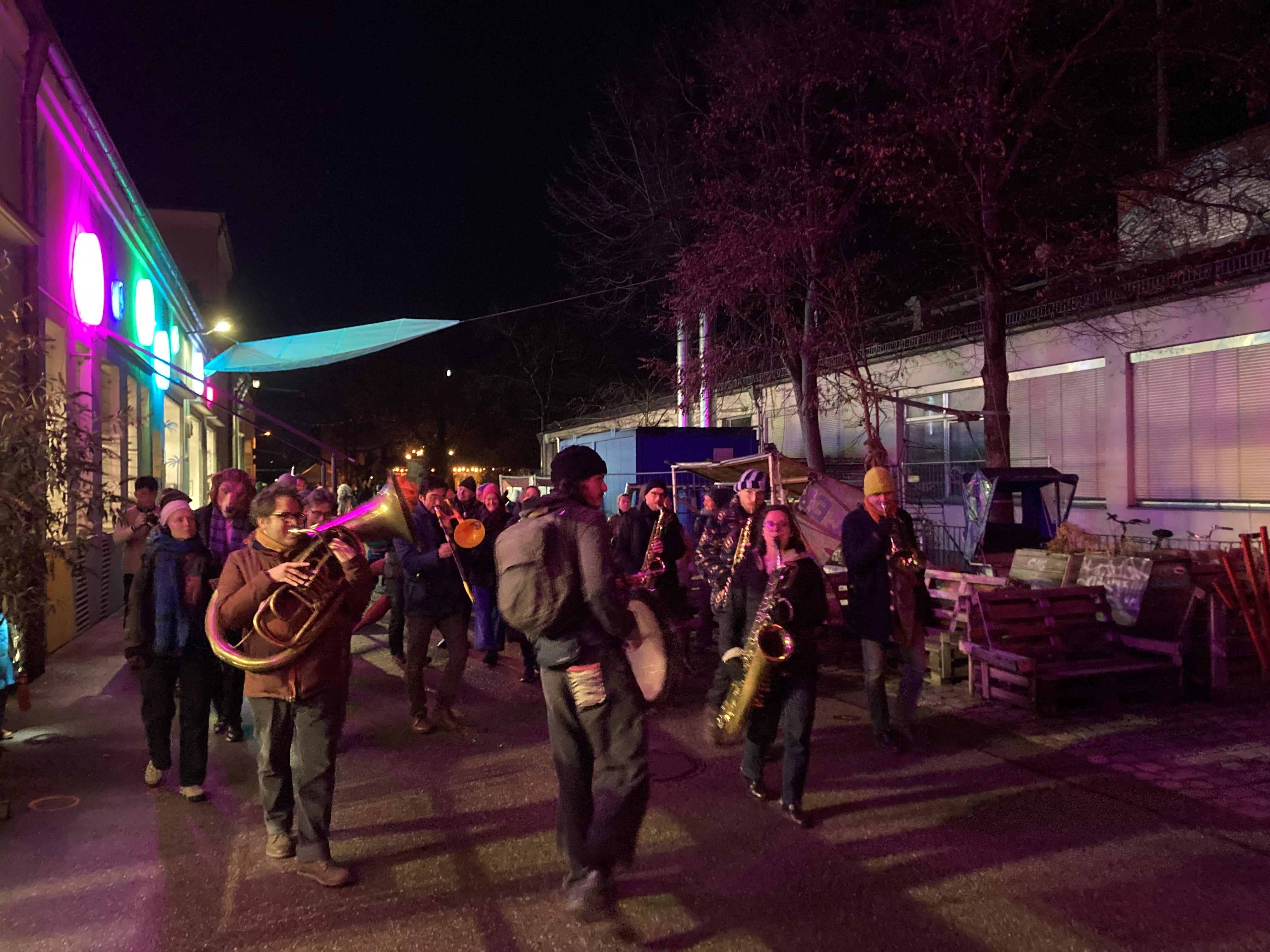 Mieter machen im Kreativquartier Lärm gegen höhere Mieten. 
