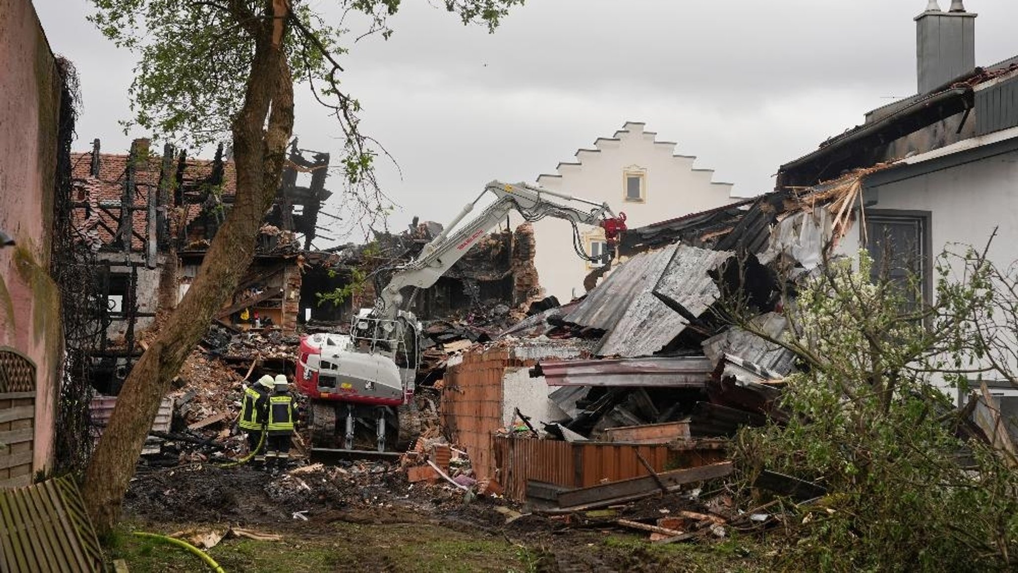 Brandruinen nach dem Feuer am Ostermontag in Hofkirchen