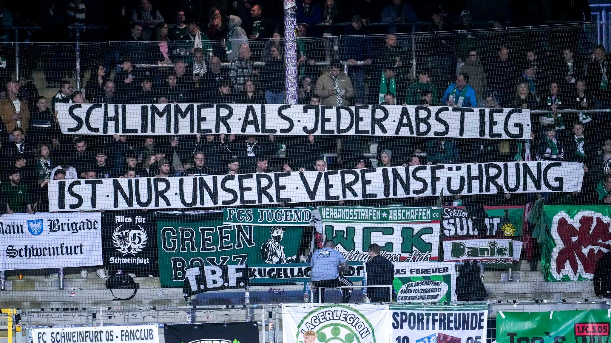 Fan-Protest der Schweinfurt-Anhänger beim Auswärtsspiel gegen Hoffenheim II