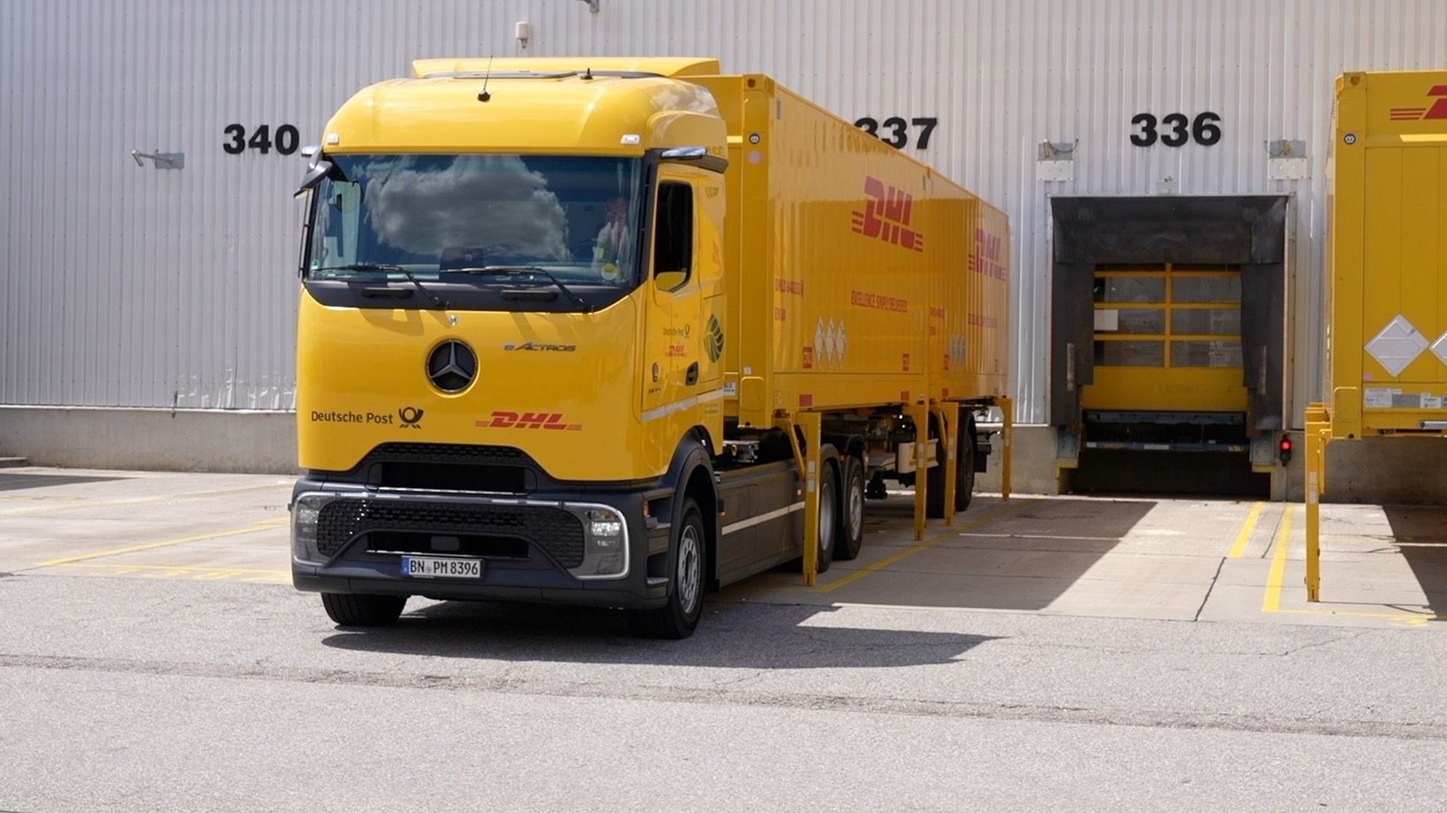 Klimaziele und Kostendruck: DHL-Pilotprojekt mit E-Lkw   