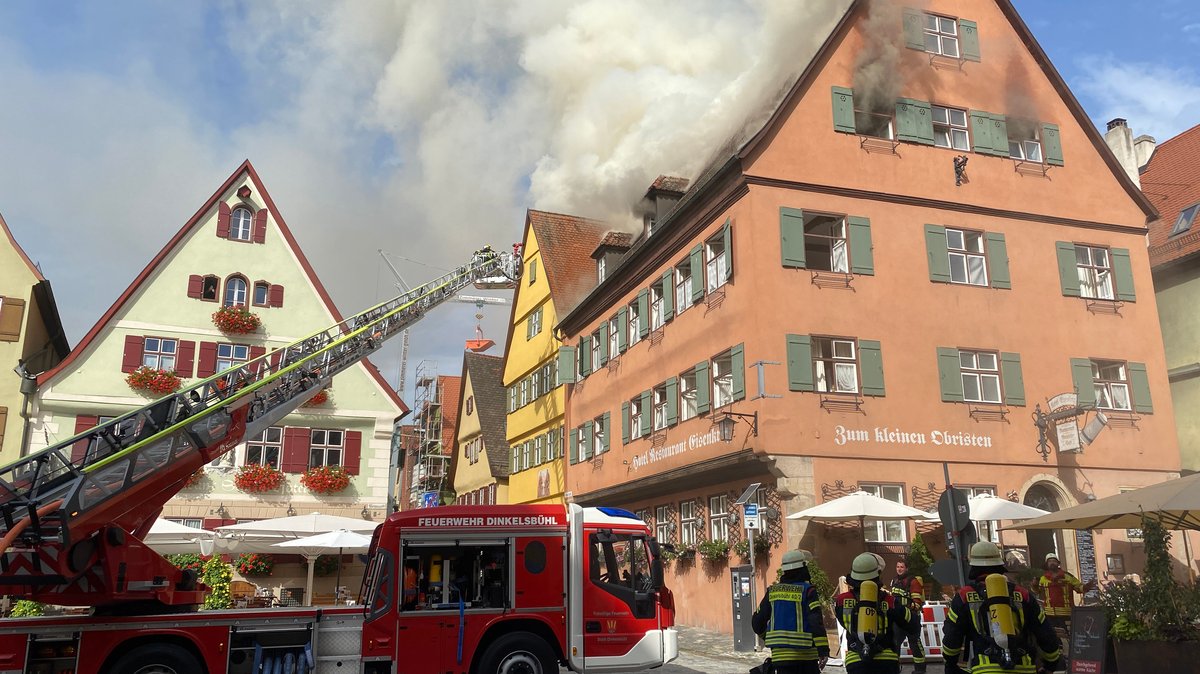 Dachstuhlbrand in einem Hotel in Dinkelsbühl unter Kontrolle