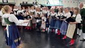 Ein Chor in Tracht singt sudetendeutsche Heimatlieder | Bild:BR / Thomas Pösl