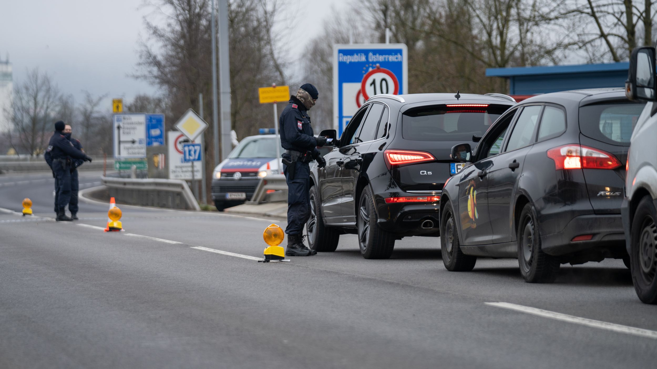 Österreich verschärft Grenzkontrollen BR24