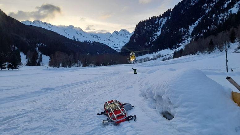 Beim Abgang einer Lawine in Südtirol ist mindestens ein Mensch ums Leben gekommen - vermutlich ein Urlauber aus Deutschland. | Bild:Soccorso Alpino/dpa