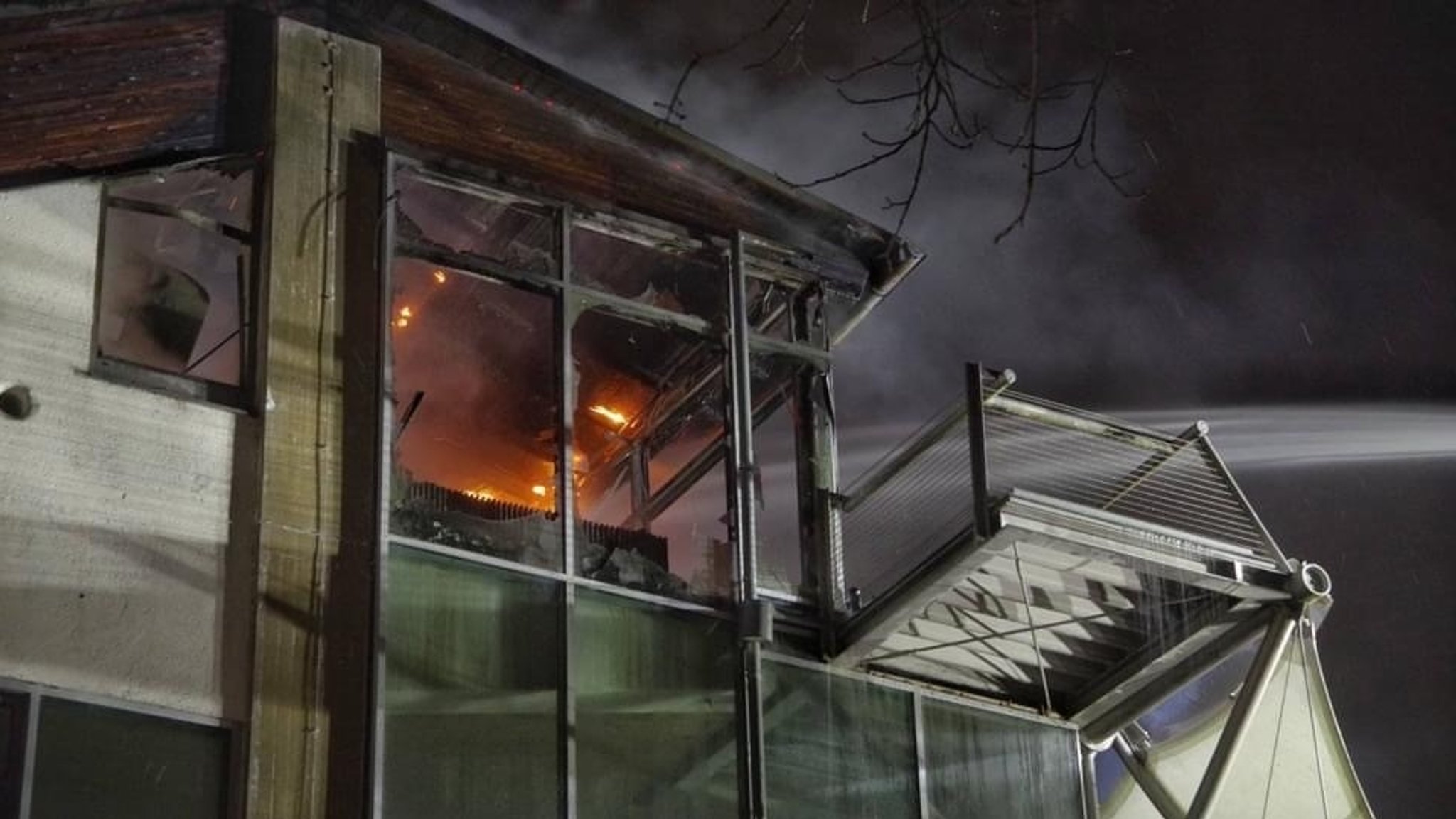 Brand an der Galopprennbahn München-Riem.