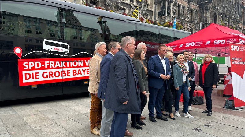 SPD-Klausurtagung im Bus: Start war am Münchner Marienplatz | Bild: Esmann/BR SPD-Klausurtagung im Bus: Start war am Münchner Marienplatz