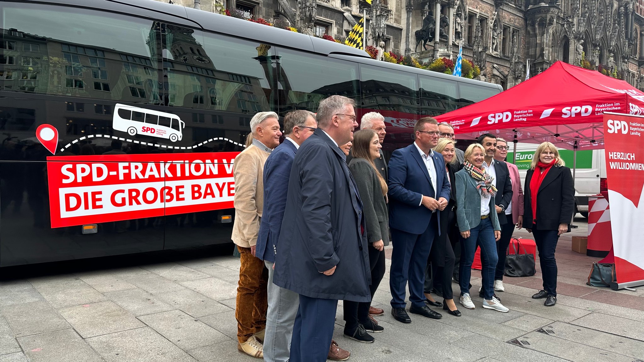 Rollende SPD-Klausur: "Uns gibt's, wir sind für euch da!"